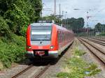 DB Treibzug 422 562-9 en 422 555-3 Einfahrt Bahnhof Dsseldorf-Rath 09-07-2020.