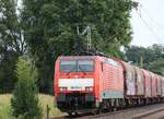 DB Cargo Lokomotive 189 053-2 bei Bahnbergang Wasserstrasse, Hamminkeln 18-08-2022.