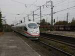 DB ICE Triebzug 4683  Limburg an der Lahn  Durchfahrt Gleis 2 Bahnhof Emmerich am Rhein 03-11-2022.