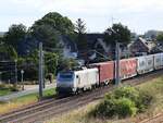 CTL 37 032-6 (437 032) Alstom 3U BB 37000 Locomotive Baumannstrasse, Praest. Duitsland 16-09-2022.

CTL 37 032-6 (437 032) Alstom 3U BB 37000 locomotief gehuurd van AKIEM Frankrijk. Baumannstrasse, Praest. Duitsland 16-09-2022.