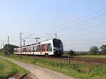VIAS Triebzug ET 25 2306 bei Bahn�bergang Wasserstrasse, Hamminkeln, 19-09-2024.