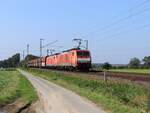 DB Cargo Lokomotive 189 074-8 mit Schwesterlok bei Bahn�bergang Wasserstrasse, Hamminkeln 19-09-2024.