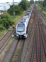 Vias Triebzug ET 25 2305. Nierenberger Stra�e, Emmerich am Rhein 11-07-2024.

Vias treinstel ET 25 2305. Nierenberger Stra�e, Emmerich am Rhein 11-07-2024.