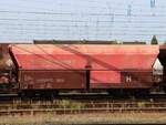 Falns Schttgutwagen mit schlagartiger Schwerkraftentladung mit Aufschrift  DB Schenker  und Nummer 81 80 D-DB 6633 094-0 Bahnhof Venlo, Niederlande 28-09-2023.

Falns vierassige zelflosser uit Duitsland met opschrift  DB Schenker  en nummer 81 80 D-DB 6633 094-0 station Venlo, Nederland 28-09-2023.