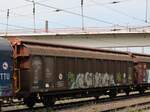 DB Cargo Hbbillns 305 gro�r�umiger Schiebewandwagen mit Nummer 21 RIV 80 D-DB 2458 696-6 Duisburg Entenfang 18-08-2022.