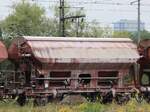 Tds-z DB Cargo Zweiachsiger Schttgutwagen mit Schwenkdach und dosierbarer Schwerkraftentladung mit nummer 21 RIV 80 D-DB 0721 080-8 Gterbahnhof Oberhausen West 18-08-2022.