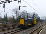 SHD (Stichting Historisch Dieselmaterieel) Diesellok 2205 bei umrangieren in Dordrecht 16-02-2017.