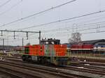 RTS Rail Swietelsky Rail Benelux Diesellokomotive 92 84 2275 101-8 NL-ATLU Bahnhof Amersfoort Centraal 20-02-2024.

RTS Rail Swietelsky Rail Benelux B.V. diesellocomotief 92 84 2275 101-8 NL-ATLU station Amersfoort Centraal 20-02-2024.