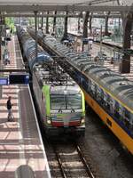 BLS Cargo Vectron Lokomotive 475 404 (9185 4475 404-0 CH-BLSC) Gleis 15 Rotterdam Centraal Station, Niederlande 04-07-2024. 

BLS Cargo Vectron locomotief 475 404 (9185 4475 404-0 CH-BLSC) spoor 15 Rotterdam Centraal Station 04-07-2024