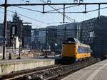 NS ICM-III Triebxug 4057 und 4076 Einfahrt Gleis 10 bm Amsterdam Centraal Station 17-02-2025.