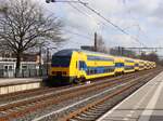 NS DDZ-VI Triebzug 7635 Gleis 1 Bahnhof Apeldoorn 12-03-2026.

NS DDZ-VI treinstel 7635 spoor 1 station Apeldoorn 12-03-2026.