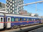 BB Bmz Nightjet Sitzwagen mit Nummer A-BB 73 81 21-91 132-3 Gleis 14 Utrecht Centraal Station, Niederlande 10-04-2024.