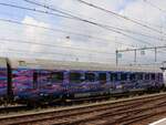 NMBS  I 11 Bpm 2e klasse zitrijtuig met nummer 12821 UIC nummer Bpm 61 88 20-90 021-4 als rijtuig nummer 7 in Tomorrowland Express trein 14402 doorkomst station Venlo, NL 24-07-2025.