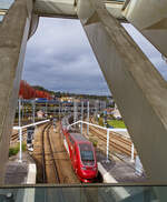 Der Eurostar PBKA 4302, ex Thalys PBKA, verlässt am 21 Oktober 2025 den Bahnhof Liège-Guillemins (Lüttich). Er fährt als Eurostar EST 9450 die Verbindung Köln Hbf – Aachen Hbf - Liége-Guillemins - Bruxelles Midi (B ...