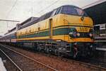Ganz und komplett Vergangenheit: Am 10 September 1999 steht 5532 mit ein IR aus Luxembourg in L�ttich-Guillemins. Die NMBS/SNCB Reihe 55 ist -ausserhalb einige Museumsloks-  verschwunden und dasselbe gilt auch f�r die CFL-Wegmannwagen. Der Bahnhof von L�ttich-Guillemins wurde 1998-2010 ganz modernisiert.