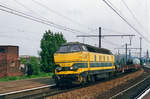 Am 15 Mai 2002 zieht 6238 ein Mischguterzug durch Antwerpen-Dam.
