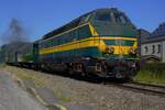 Am 4 Juli 2026 wird bei Puurs von F�sspfad der Einfahrt von SCM (Stoomcentrum Maldegem) 6219 mit der Pendelzug fotografiert. W�hrend das Spektakel  Scheldeland in Stoom  (Scheldeland unter Dampf) gibt es jede St�nde ein Museumszug zwischen Puurs und Baasrode Noord. Neben die eigene Dampfloks und Dieselloks der SDP (Stoomtrein Dendermonde-Puurs) kommen auch jedes Jahr Gastloks dazu, wie diese ex-NMBS 6219 mit Retrofarbgebung uns sehen lasst. Wer belgische Dampfloks und Dieselloks liebt, soll sich unbedingt das 1. volles Wochenende von Juli in die Agenda schreiben, weil dann findet das  Scheldeland in Stoom   statt.