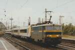 Am 13 Februar 2000 zieht NMBS/SNCB 1606 der Leergarnitur von ein IC aus Oostende durch K�ln Deutz.