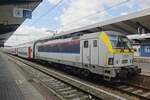 SNCB 1805 steht abfahrtbereit in Charleroi Sud am 16 September 2021.