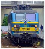 Serie 21/303115/die-sncbnmbs-hle-2136-steht-am Die SNCB/NMBS HLE 2136 steht am 02.08.2009 im Bahnhof Ostende (Oostende).