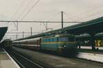 Am grauen 17 September 2004 steht NMBS 2234 mit ein Schnellzug nach Oostende in Gent Sint-Pieters.