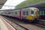 Leider ins Gegenlicht: SNCB 772 steht als RB nach Namur abfahrtbereit in CHarleroi Sud am 23 Mai 2019.