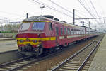 NMBS 823 verlässt am 30 Mai 2013 Antwerpen-Luchtbal.