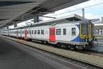 Eine der letzte Triebzuge in CityRail-Design: SNCB 976 steht am 23 Mai 2019 in Charleroi Sud.