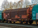 Vierachsiger Drehgestell-Flachwagen mit Teleskophauben für Coiltransporte, 31 88 4777 638-8 B-LNS, der Gattung Shimmns, der belgischen LINEAS Group NV/SA (ex B Cargo), abgestellt am 06.01.2022