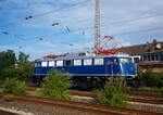 Auf unserer Fahrt mit einem IC nach Oberhausen am 24 Juni 2025 kommt uns kurz vor Oberhausen Hbf diese Bügelfalten E 10 entgegen, leider mit Spiegelungen da durch die Scheibe fotografiert. Es ist die 110 448-8 (91 80 6110 448-8 D-TRAIN) der TRI  ...