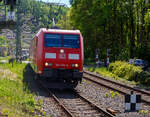 Die 185 010-6 (91 80 6185 010-6 D-DB) der DB Cargo AG fährt am 09 Mai 2025 mit einem gemischten Güterzug durch der Bahnhof Kirchen/Sieg in Richtung Siegen.

Die TRAXX F140 AC wurde 2001 von ABB Daimler-Benz Transportation GmbH, (Adtranz)  ...