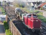 212 209-1 (V 100 2091 der VEB) startet aus Vöhringen mit dem Tragschnabelwagen für die Rückfahrt nach Nürnbergam 29.04.2016.