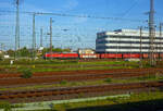 Aus einem IC heraus, die DB Ludmilla 232 587-6 (92 80 1232 587-6 D-DB) am 29 April 2025 bei Duisburg Hbf, mit einem offenen Hochbordwagen-Zug (vierachsiger offene Drehgestell-Güterwagen der Gattung Eanos).

Die Ludmilla bzw. V 300 wurde 1979 v ...