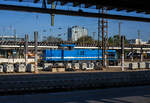 Die Eiffage Infra-Rail vermietete 275 843-1 (92 80 1275 843-1 D-NRAIL]), eine Vossloh G 1206 der der Northrail GmbH, ist am 29 April 2025 im Hauptbahnhof Duisburg im Arbeitseinsatz.

Die G 1206 wurde 2003 von Vossloh Locomotives GmbH in Kiel-Friedr ...