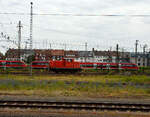 Die 362 919-3 (98 80 3362 919-3 D-KOEF), eine der Köf Lokomotiven- und Wagenvermietungsgesellschaft mbH (Münster), fährt am 20 Mai 2025 vom Hauptbahnhof Münster (Westfalen) in Richtung Rangierbahnhof. 

Die modernisierte V60 der ...