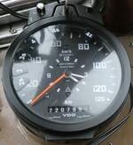 (282'063) - Biegger, Ziegelbrcke - Nr. 2/GL 1393 - Saurer/Lauber (ex Tlverbier, Verbier Nr. 2; ex Werkbus; ex Rey, Ayent) am 2. November 2025 in Elm, Hotel Sonne (Detailaufnahme - 720'799 Kilometer)