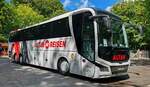 MAN Lion`s Coach von ALTAN-Reisen aus Pfalzgrafenweiler steht im Juni 2024 auf dem Parkplatz am Knigsstuhl auf Rgen