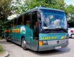 MERCEDES BENZ O 404 von SCHREINER Reisen / sterreich am 21.5.2013 in Krems an der Donau.