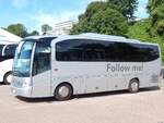 Mercedes Tourino von Follow Me! aus Polen im Stadthafen Sassnitz.