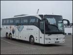 Mercedes Tourismo von der AOK-Klinik Rgen im Stadthafen Sassnitz.