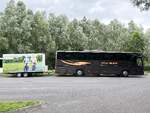 Mercedes Tourismo von Royal Busreisen aus Deutschland mit Anhänger in Plau am See.