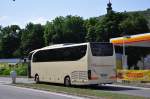 Mercedes Travego aus RO im Juni 2015 in Krems unterwegs.