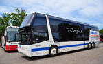 Neoplan Skyliner der EHRLICH Touristik aus der BRD in Krems gesehen.