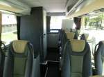 Ein Blick in den hinteren Bereich des Fahrgastraumes des Setra S 415 GT-HD mit Hecktür (Jahrgang 2012) von Perseus-Reisen aus Neumarkt-St.