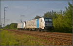 Die 187 313 mit Last Mile-Technik in Diensten von HSL Logistik wurde am 09.07.2017 von 185 629 durch die Berliner Wuhlheide gezogen (NVR-Nummer 91 80 6187 313-2 D-Rpool)