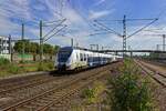 Eine aus 9442 153 und 9442 359 gebildete Garnitur der Linie RB48 f�hrt am 30.07.22 in Opladen ein.