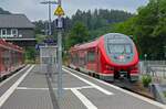 Am Stumpfgleis des Bahnhofs Brgge wendet 632 115 um als RB52 in Richtung Dortmund weiterzufahren. Nach der Abfahrt wird die RB25 links im Bild nach Ldenscheid abbiegen.