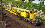 Kirow Kranwagen KRC 810 T 125t mit Schutzwagen 3780 3900 199-5 MGWB in Kassel Wilhelmsh�he am 13.06.2014.