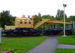 Der 15t-Schienendrehkran (BA 116  Wyhlen), DB 6808 Frankfurt / Glb Hanau (ex 	3080 974 0 092-0)  mit dem Kranschutzwagen (BA 815), DB 6913 Frankfurt (ex 978 0 021), am 02.10.2010 im Technik Museum