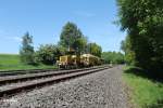 Nachschuss von Gleisstopfmaschine bei Sch�nfeld. 05.06.13